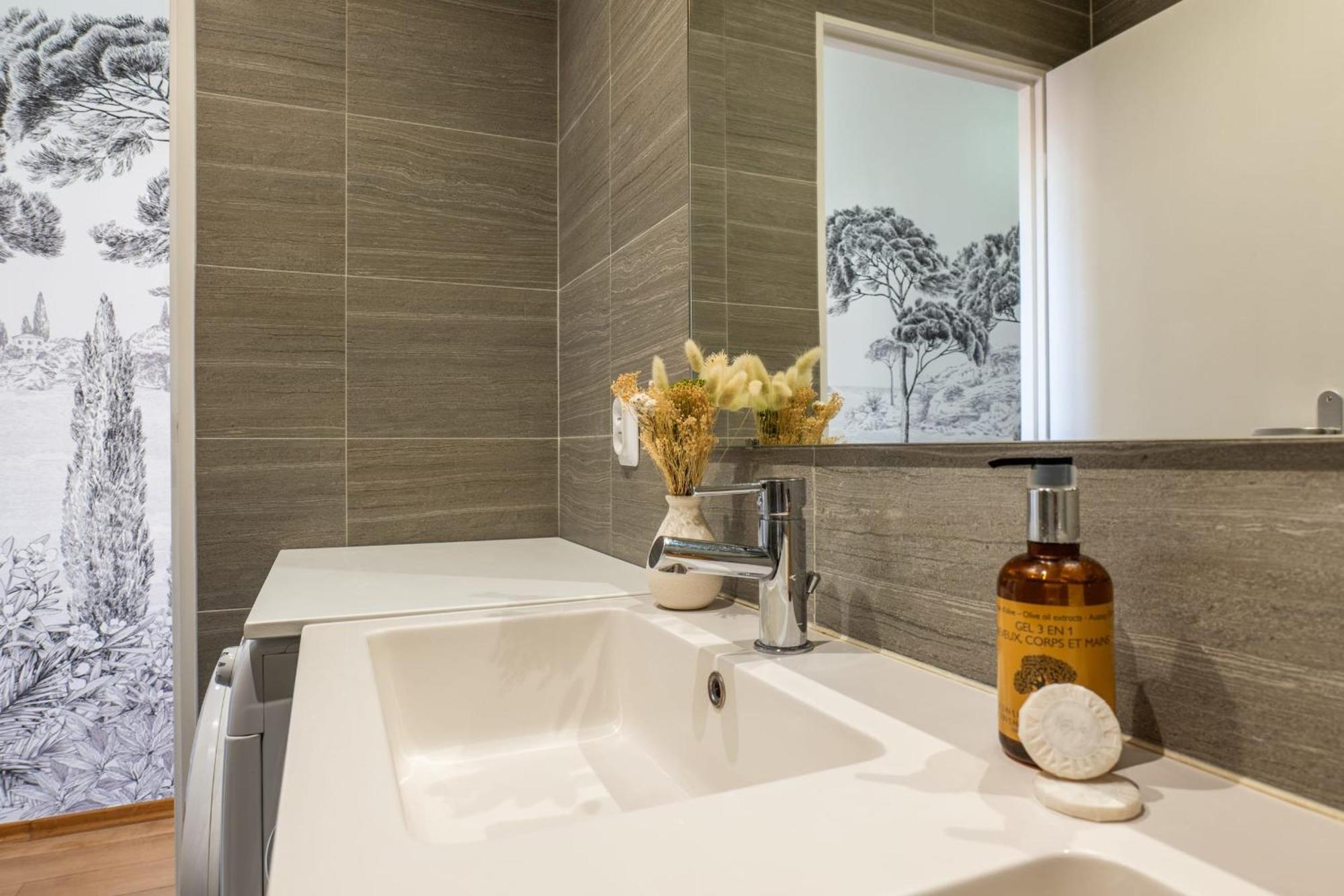 Upscale 3-room 200m From The Palais Appartement *